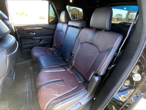 Used 2025 Honda Pilot Black Edition image 21