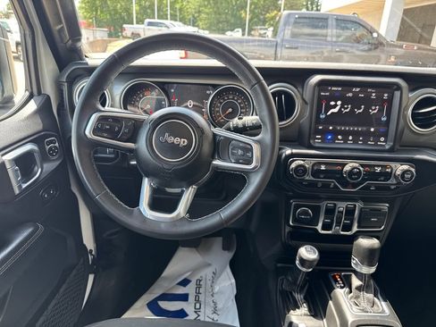 Used 2023 Jeep Wrangler Unlimited Sahara AWD/4WD image 13