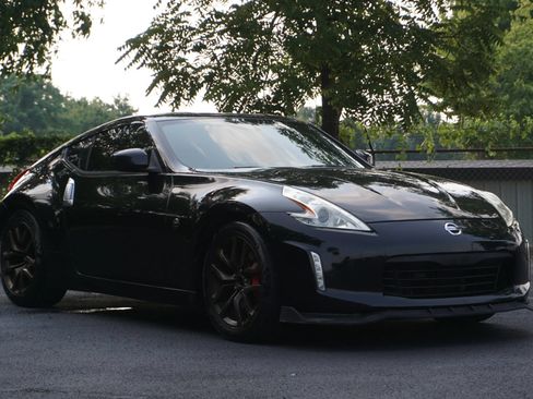 Used 2015 Nissan 370Z Coupe RWD image 3