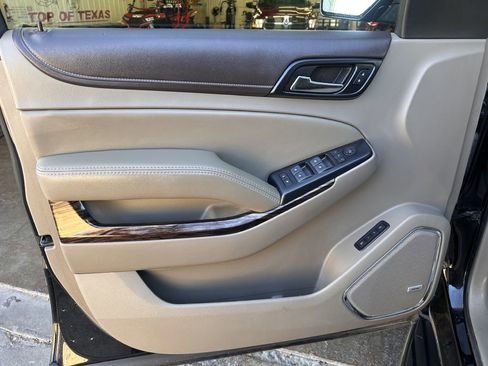 Used 2018 GMC Yukon SLT w/ Premium Edition image 3