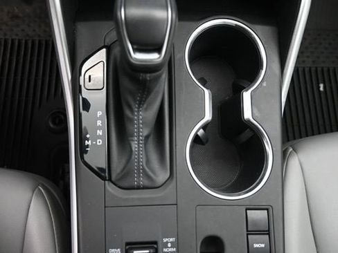 Used 2023 Toyota Highlander XLE image 22