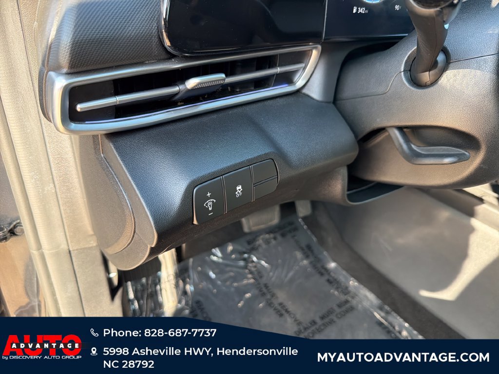Used 2025 Hyundai Elantra SEL FWD image 14