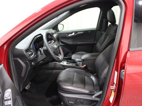 Used 2024 Ford Escape ST-Line w/ Tech Pack #1 FWD image 3