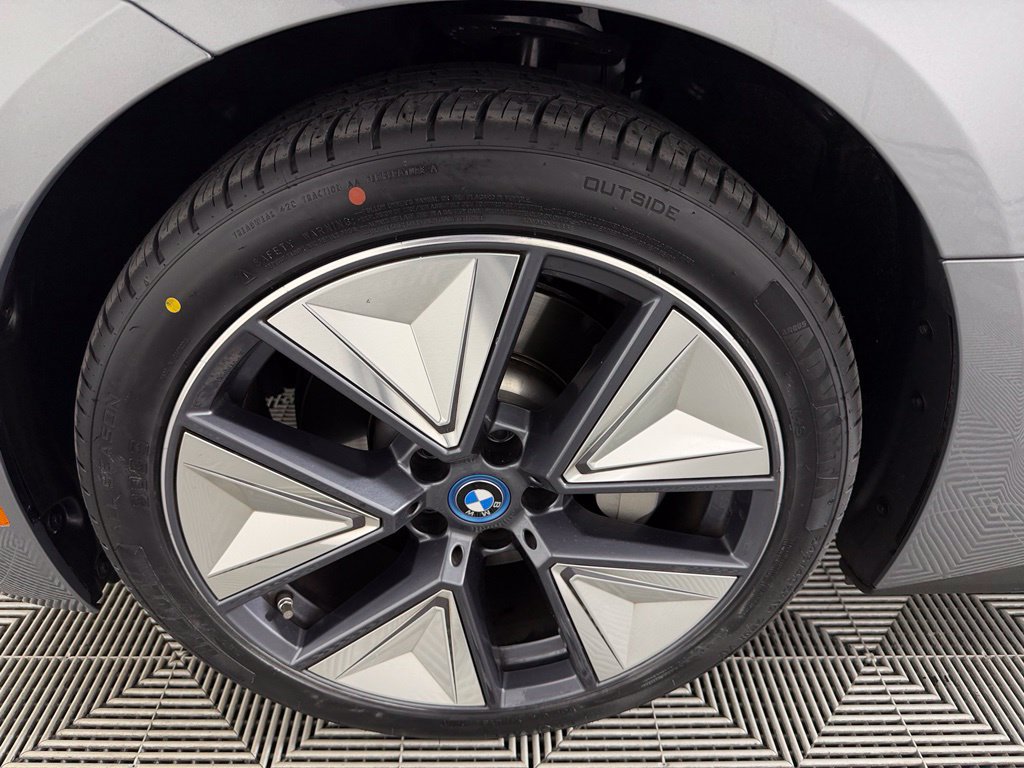 Used 2024 BMW i4 eDrive35 w/ Convenience Package RWD image 11