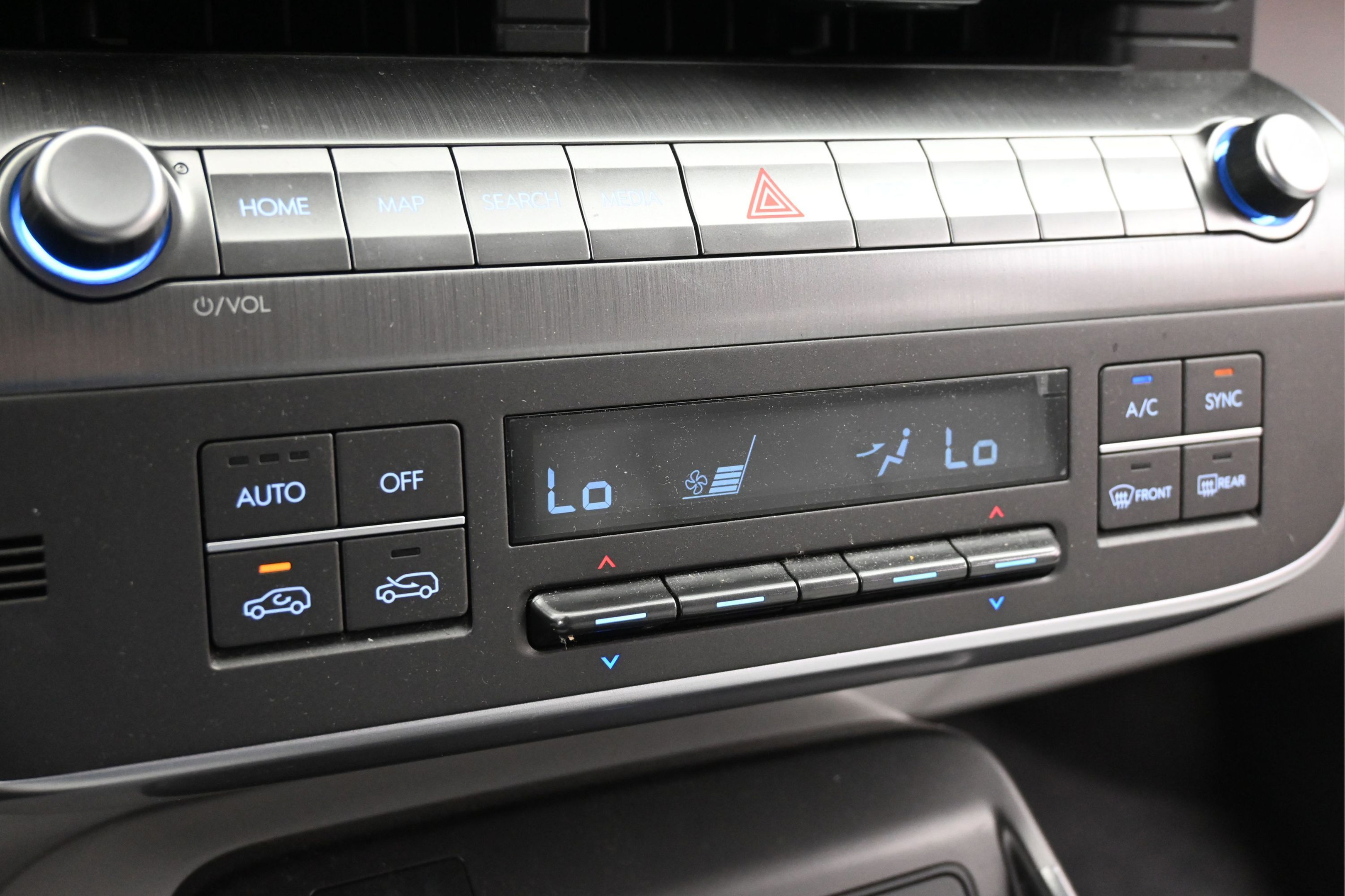 Used 2024 Hyundai Kona Limited FWD image 18