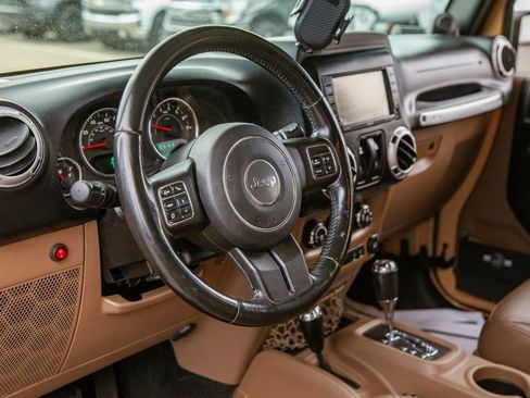 Used 2013 Jeep Wrangler Sahara w/ Connectivity Group AWD/4WD image 10