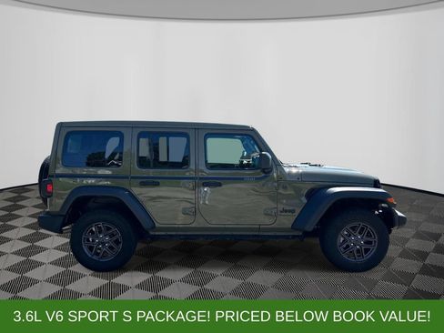 Used 2025 Jeep Wrangler Unlimited Sport AWD/4WD image 6