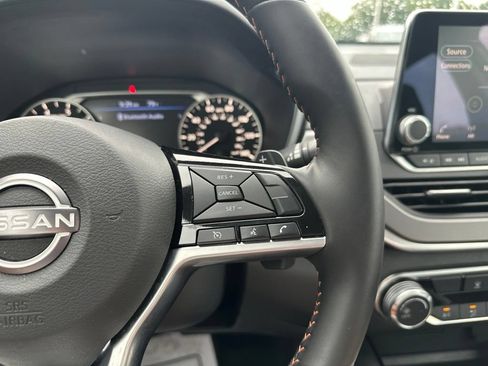 Used 2025 Nissan Altima 2.5 SR FWD image 19