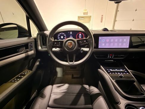 Used 2024 Porsche Cayenne Coupe AWD/4WD image 30