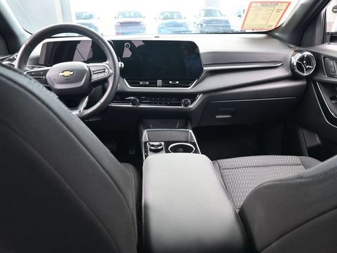 Used 2026 Chevrolet Equinox LT FWD image 39