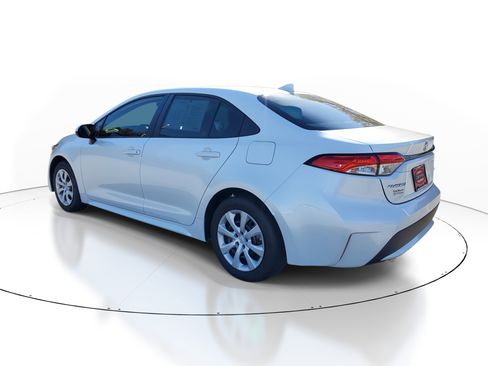 Used 2022 Toyota Corolla LE image 4