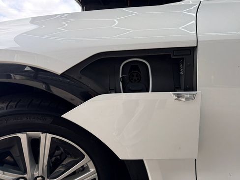 Used 2024 Cadillac Lyriq Tech RWD image 36