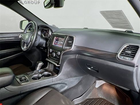 Used 2020 Jeep Grand Cherokee Laredo image 37