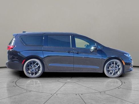 New 2026 Chrysler Pacifica Select w/ S Appearance Package image 13