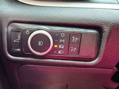 Used 2023 Ford Explorer XLT w/ Equipment Group 202A RWD image 30