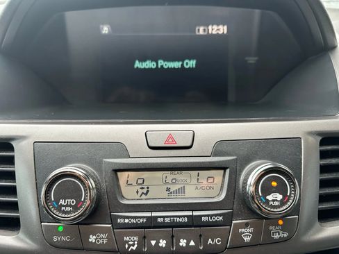 Used 2016 Honda Odyssey SE image 17