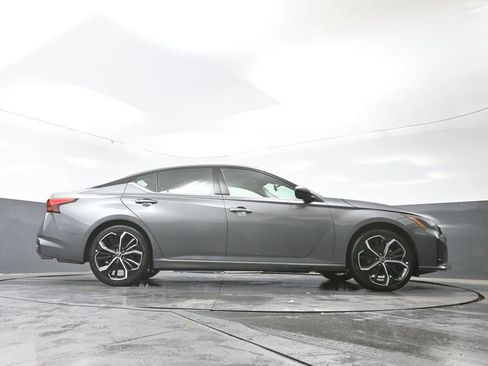 Used 2024 Nissan Altima 2.5 SR image 47