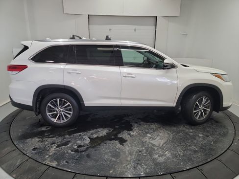 Used 2019 Toyota Highlander XLE image 11