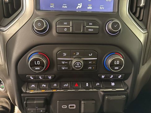 Used 2019 Chevrolet Silverado 1500 LTZ w/ LTZ Premium Package AWD/4WD image 21