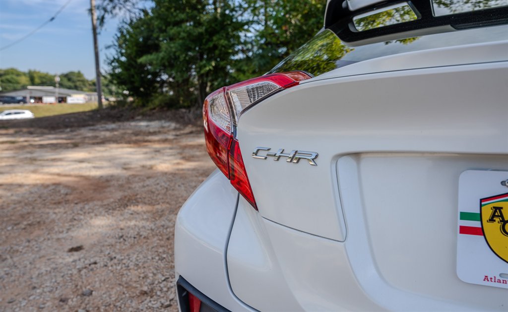 Used 2018 Toyota C-HR XLE FWD image 11