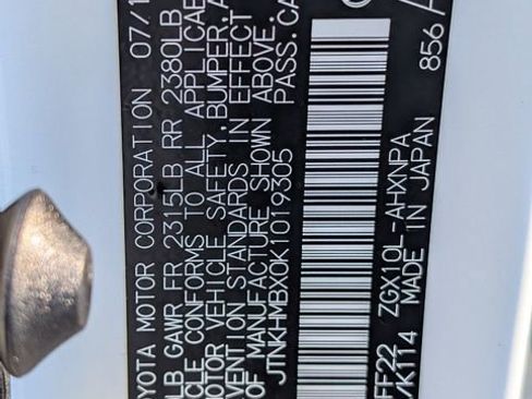 Used 2019 Toyota C-HR XLE image 39