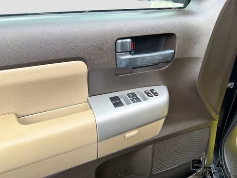 Used 2008 Toyota Sequoia SR5 w/ Moonroof & Roof Rack Pkg RWD image 19