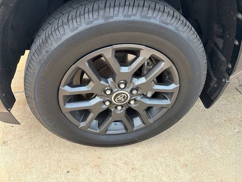 Used 2023 Toyota Sequoia Platinum AWD/4WD image 10