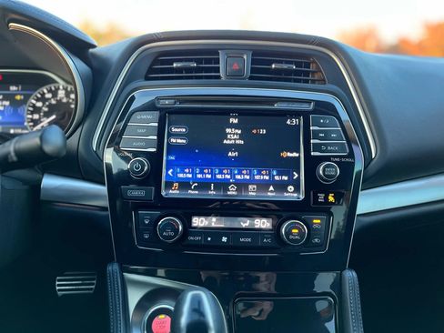 Used 2017 Nissan Maxima SR w/ Midnight Edition image 16