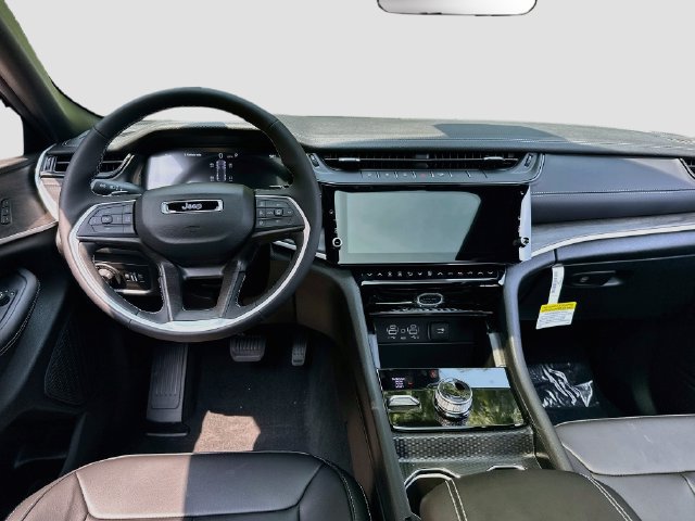 New 2026 Jeep Grand Cherokee Limited w/ Limited Altitude Package AWD/4WD image 21