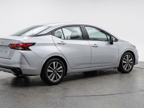 Used 2025 Nissan Versa SV image 9