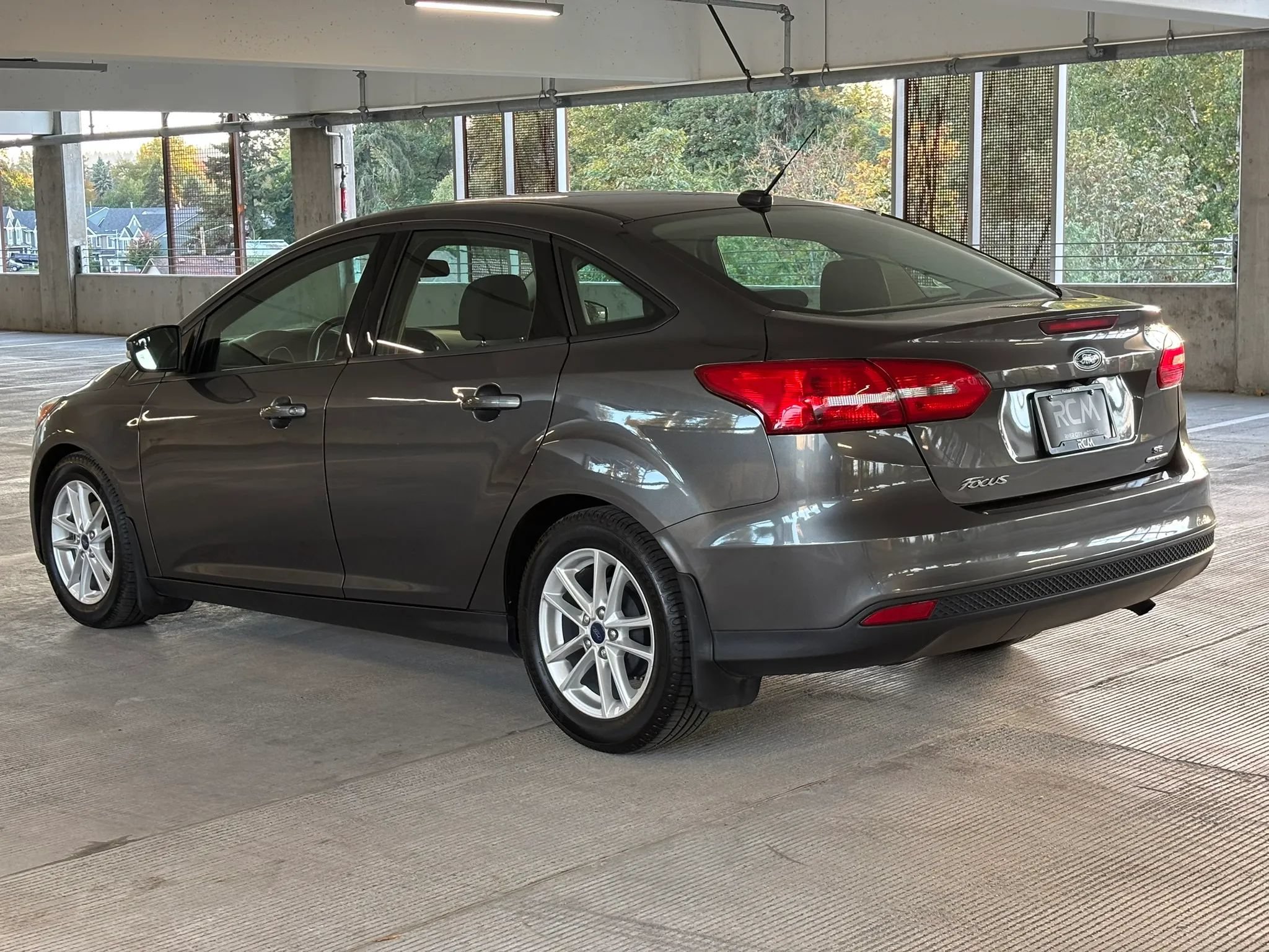 Used 2016 Ford Focus SE w/ SE Cold Weather Package FWD image 3