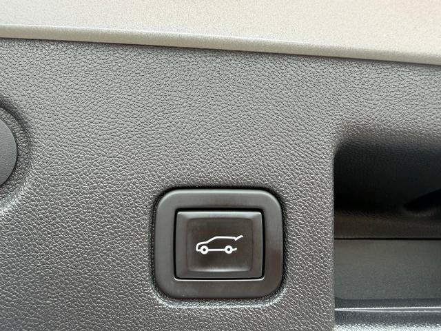 Used 2020 Chevrolet Equinox LT w/ Driver Convenience Package AWD/4WD image 16