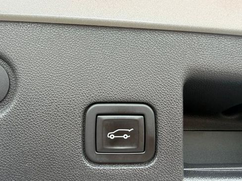 Used 2020 Chevrolet Equinox LT w/ Driver Convenience Package AWD/4WD image 16