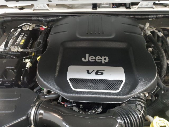 Used 2018 Jeep Wrangler Unlimited Sahara w/ Connectivity Group AWD/4WD image 23