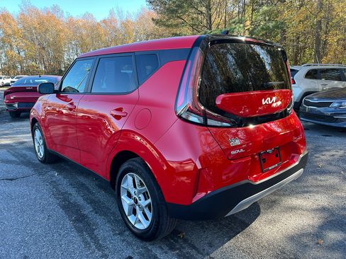 Used 2025 Kia Soul LX w/ LX Technology Package image 3