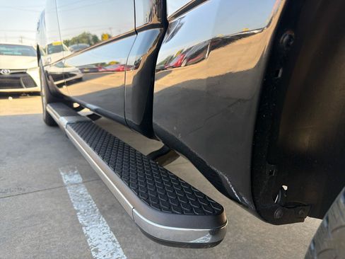Used 2017 Nissan Titan SV AWD/4WD image 48