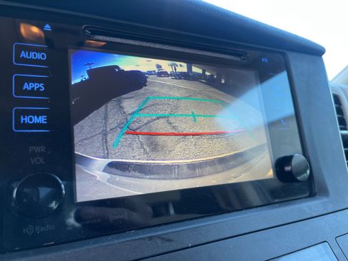 Used 2017 Toyota Sienna LE image 28