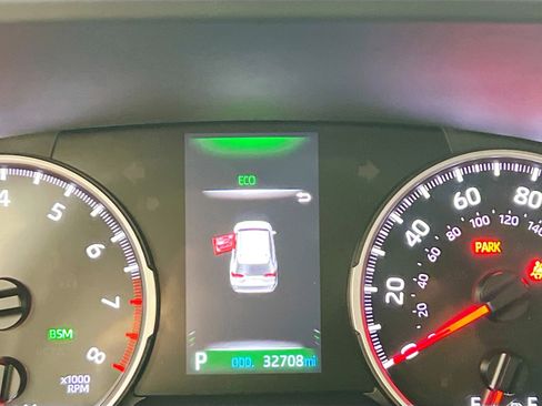Used 2021 Toyota RAV4 XLE w/ Convenience Package FWD image 23