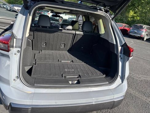 Used 2025 Nissan Rogue SL w/ Tech Package FWD image 21