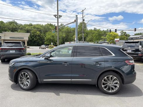Used 2023 Lincoln Nautilus Reserve AWD/4WD image 2