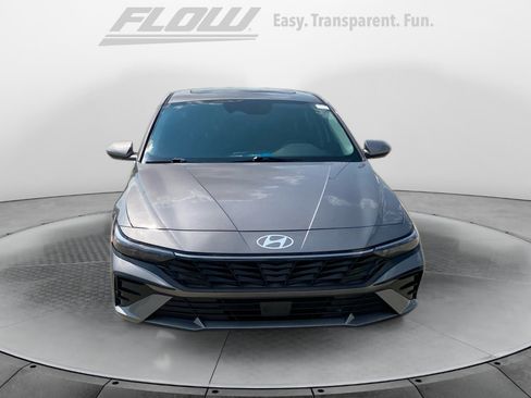 Used 2024 Hyundai Elantra SEL w/ Convenience Package FWD image 3