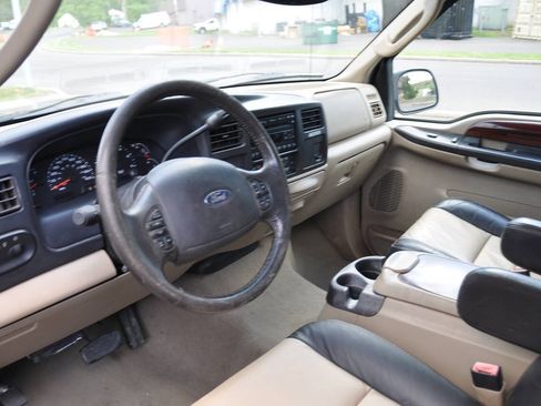 Used 2005 Ford Excursion Eddie Bauer RWD image 16