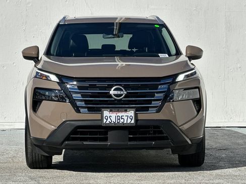 Used 2025 Nissan Rogue SV w/ SV Premium Package image 8