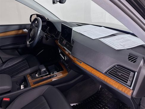 Used 2023 Audi Q5 2.0T Premium w/ Convenience Package image 28