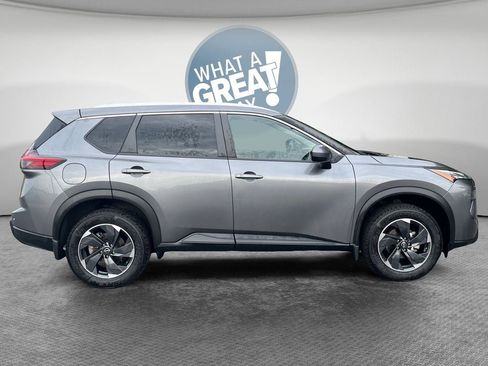 Used 2024 Nissan Rogue SV w/ SV Premium Package AWD/4WD image 2