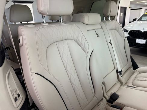 Used 2019 BMW X7 xDrive40i w/ Premium Package image 17