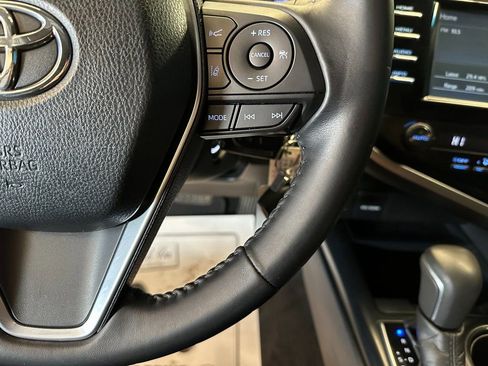 Used 2018 Toyota Camry SE image 10