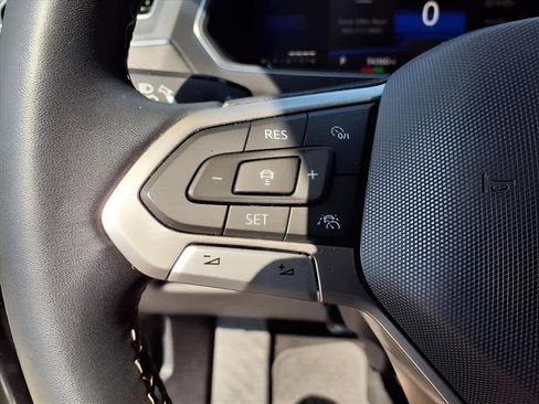 Used 2022 Volkswagen Tiguan SE image 23