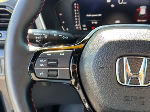 Used 2025 Honda Pilot Black Edition image 18