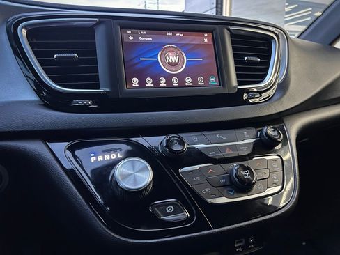 Used 2018 Chrysler Pacifica Touring Plus w/ S Appearance Package image 40